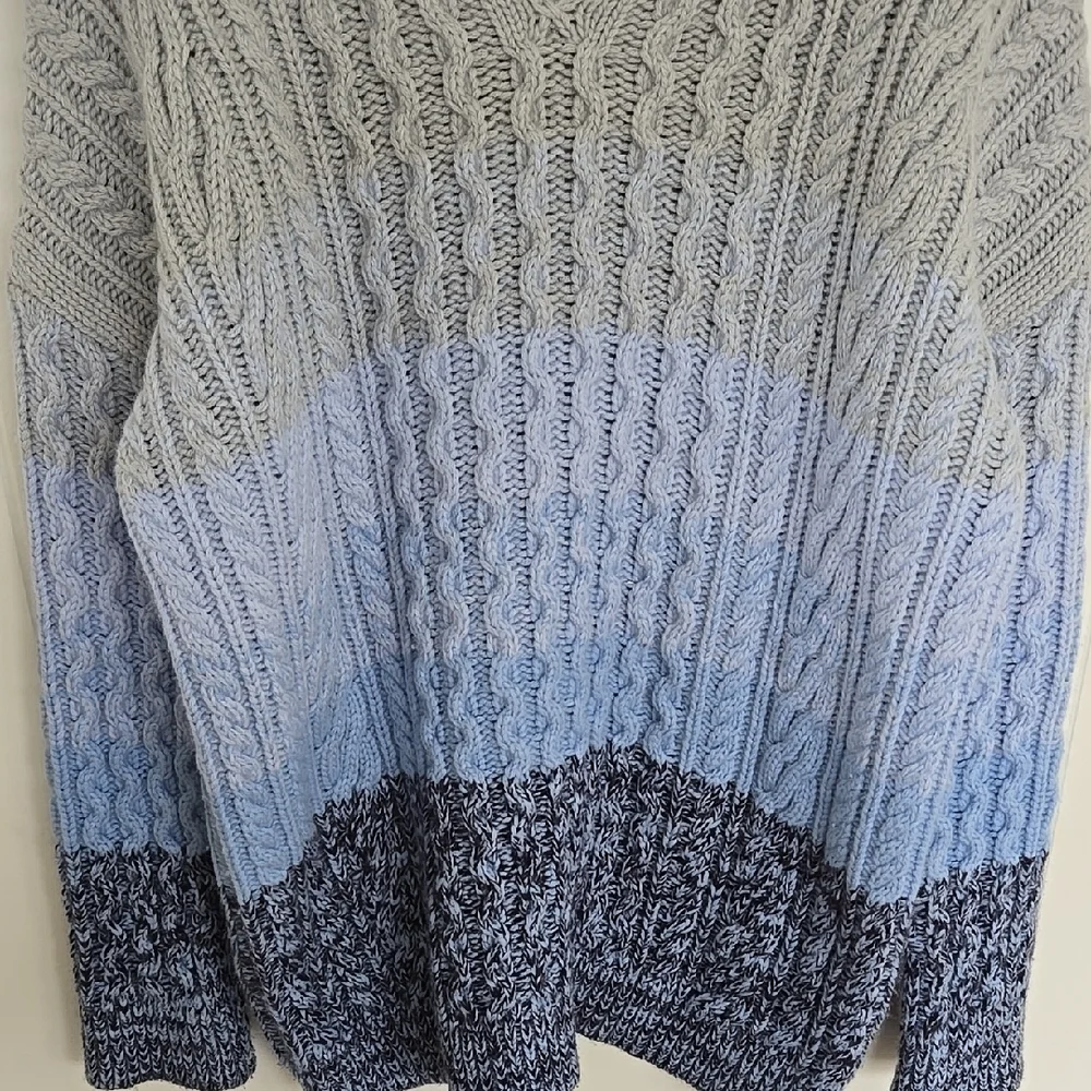 Carlisle Merino Wool Blend V-Neck Sweater with Gray and Blue Trim Size L - Picture 3 of 9